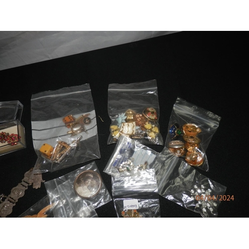 175 - Lot of Various Jewellery to include Silver