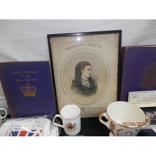 243 - Good Lot of Vintage Royalty Collectables