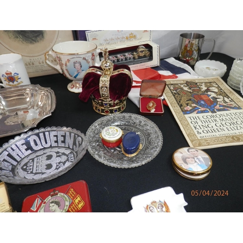 243 - Good Lot of Vintage Royalty Collectables