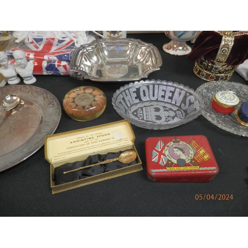 243 - Good Lot of Vintage Royalty Collectables