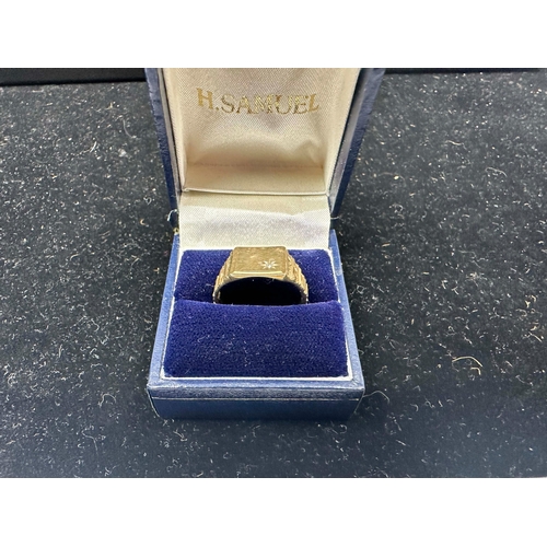 1211 - 9Ct Gold Gents Signet ring Size 3.6g