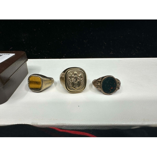 1217 - 9ct Gold Signet Ring, Victorian 9ct Gold Bloodstone Signet Ring (9.2g) plus a Gents Silver Ring