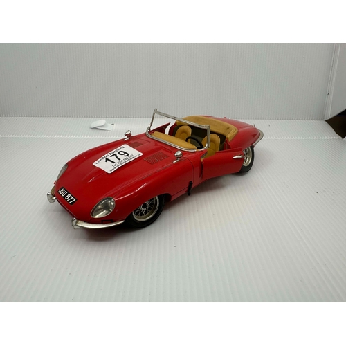 179 - 1961 Burago Jaguar E Type 1/18 Scale Diecast model