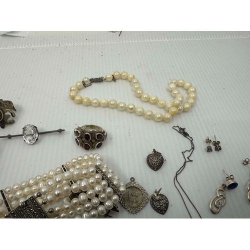 4A - Good Collection of Hallmarked Silver Jewellery, Medals etc