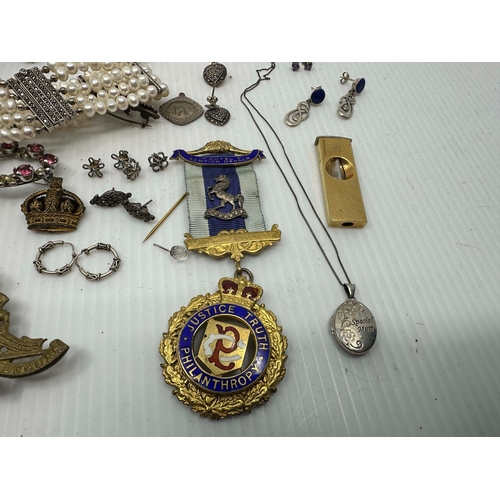 4A - Good Collection of Hallmarked Silver Jewellery, Medals etc