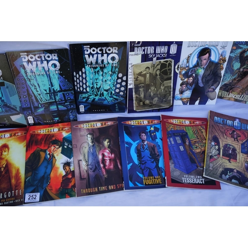 252 - A Collection 0f 17 Doctor Who Stories (IDW) in soft back plus 1 hard back