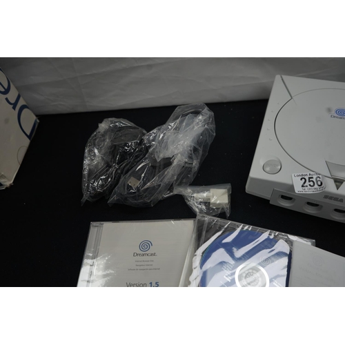 255 - A Sega Dreamcast Console and 1 Controller