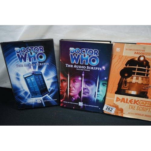 262 - A Collection of 5 Hard Back Books Dr Who 