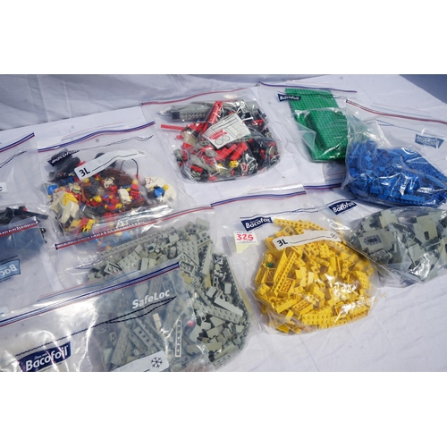 325 - Collection of Mixed Lego to Include Mini Figures