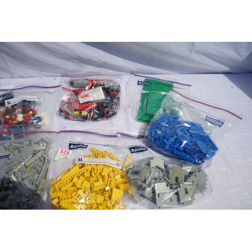 325 - Collection of Mixed Lego to Include Mini Figures