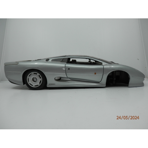 538 - AF 1:12 Scale Maisto Jaguar XJ220 Diecast Car