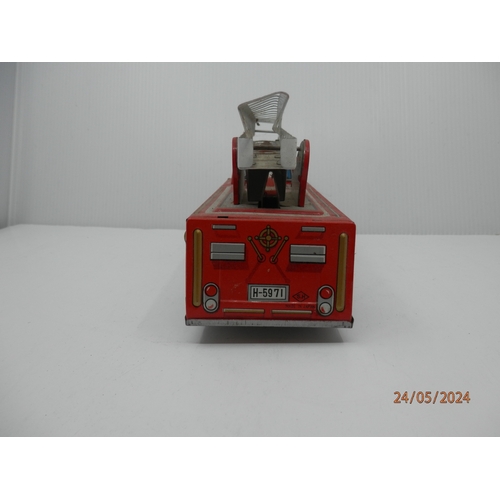 570 - Vintage 1950s Japanese Battery Op. Tin Plate Fire Engine