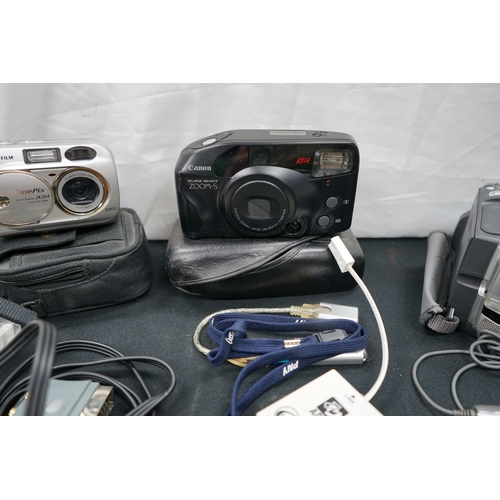 395B - Lot of Assorted Cameras etc