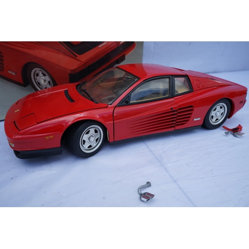 405 - A 1:8 scale Pocher model of a Ferrari Testarossa by Rivarossi