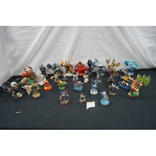 411 - Lot of Skylanders Figures