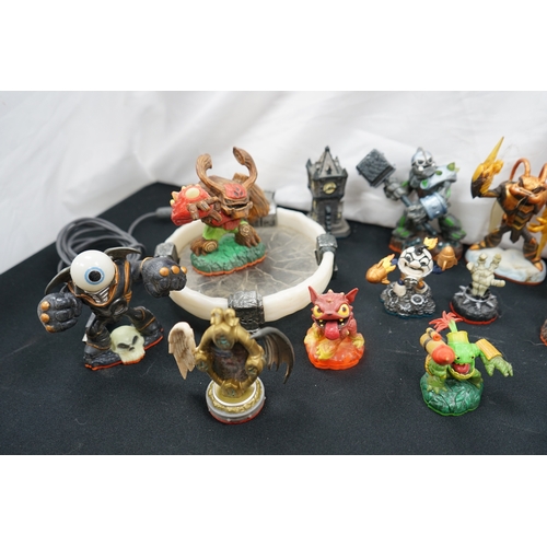 411 - Lot of Skylanders Figures