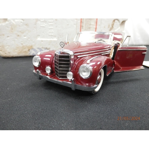 390 - Mint and Boxed Franklin Mint 1957 Mercedes 300SC Diecast Car