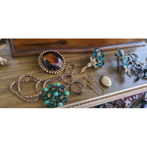 26 - Vintage wooden jewellery box including a good lot of mixed vintage jewellery including Gold Chain, B... 