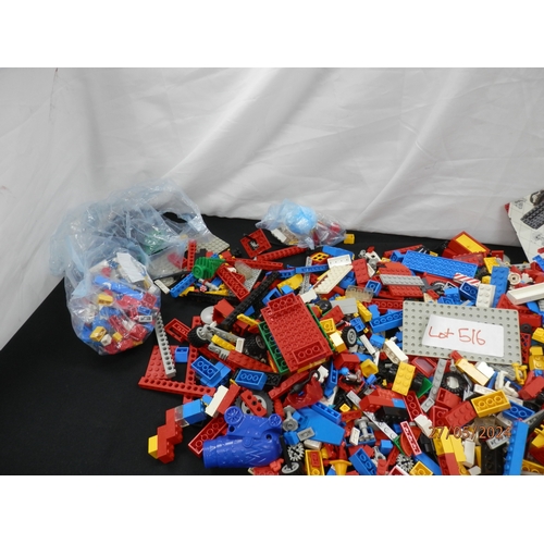 516 - Large Collection of Vintage Lego