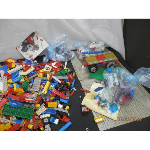 516 - Large Collection of Vintage Lego