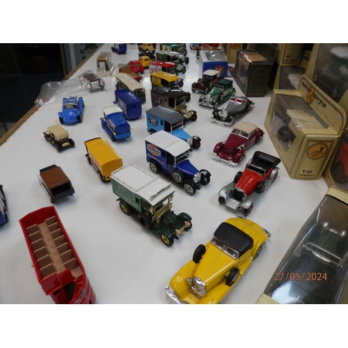 668 - Good Collection of Boxed Diecast Cars and Vehicles