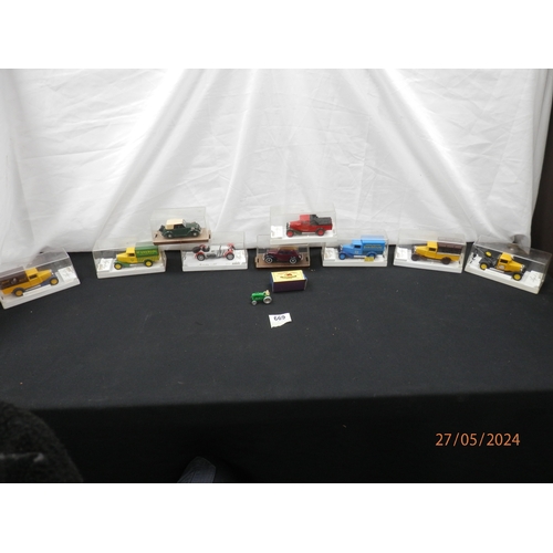 669 - Good Collection of Boxed Diecast Cars and Vehicles