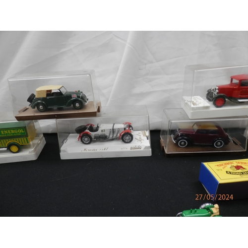 669 - Good Collection of Boxed Diecast Cars and Vehicles