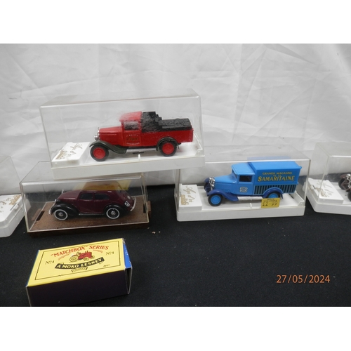 669 - Good Collection of Boxed Diecast Cars and Vehicles