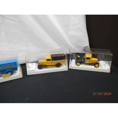 669 - Good Collection of Boxed Diecast Cars and Vehicles