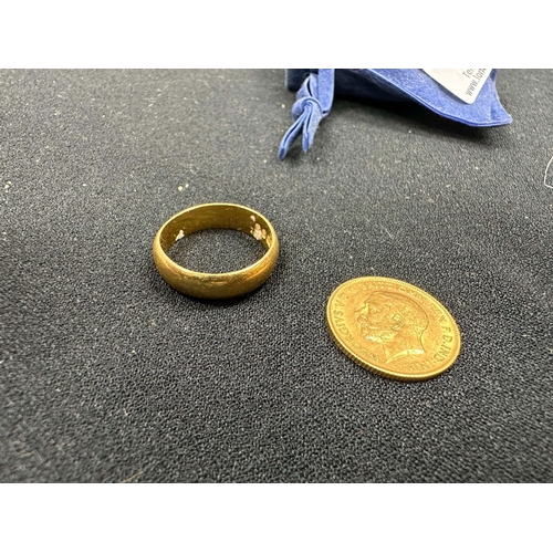 57 - 1912 Half Sovereign Coin and a 22ct Gold Wedding Band Size M  
Half Sovereign 3.99g
Ring 5.6g