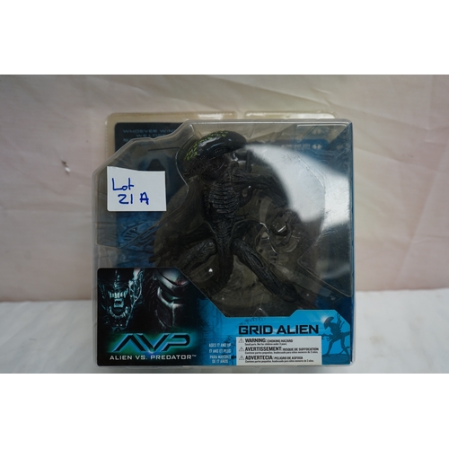 21B - Mint and Packaged Spawn.com Alien vs Predator Grid Alien Action Figure