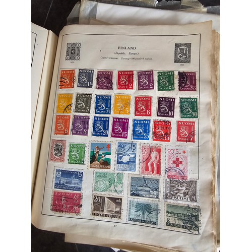 18A - Stamp album containing a very large qty of vintage world stamps - Approx 220 pages in album