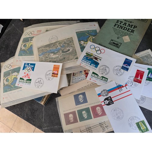 18A - Stamp album containing a very large qty of vintage world stamps - Approx 220 pages in album