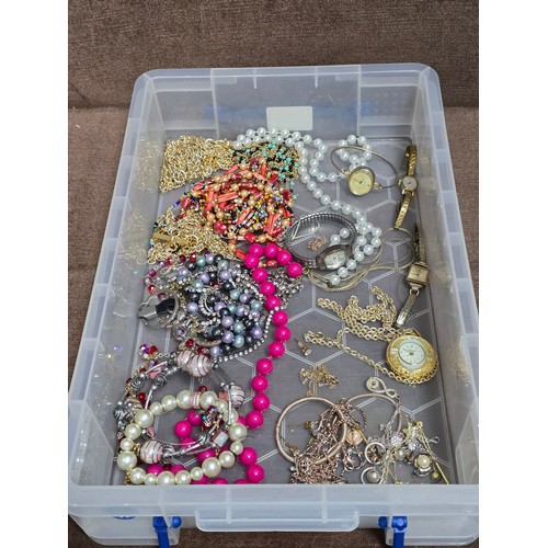 12A - Tray containing selection of Jewellery including gold chain, watches etc - Unsorted house clearance ... 