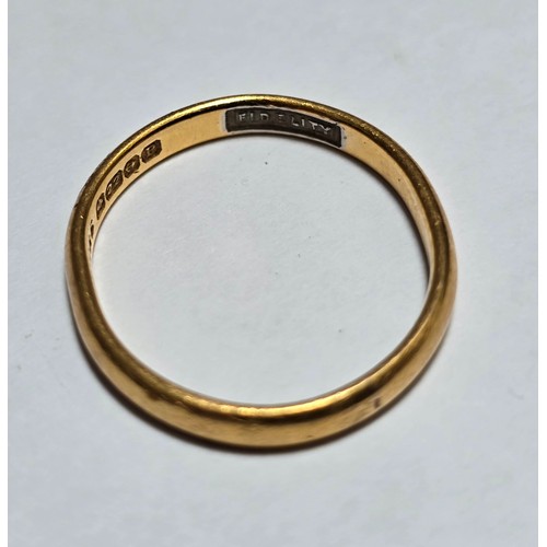 92 - 22ct Gold Wedding Band Ring - 2.4g