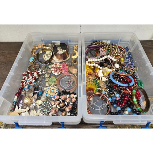 97 - 2x trays containing a good selection of vintage Jewellery / costume jewellery including a Jade brooc... 