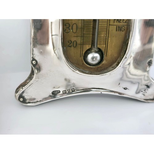 73C - A fine group of Sterling Silver items including an antique thermometer, cases and compacts