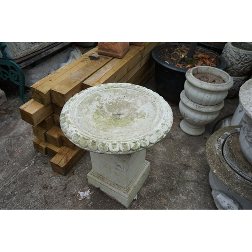 1241 - Gardens, Pots & Planters: Bird Bath on a Pedestal Base (51cm Dia. x 62cm T)