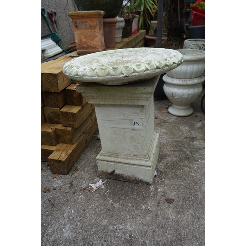 1241 - Gardens, Pots & Planters: Bird Bath on a Pedestal Base (51cm Dia. x 62cm T)