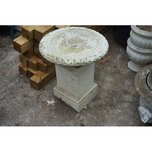 1241 - Gardens, Pots & Planters: Bird Bath on a Pedestal Base (51cm Dia. x 62cm T)