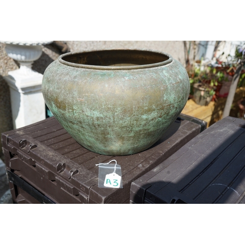 1215 - Large copper planter pot.