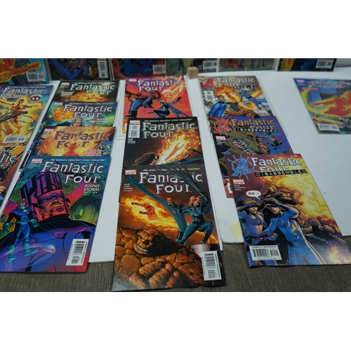 128 - Collection of Fantastic Four comic books by Marvel.