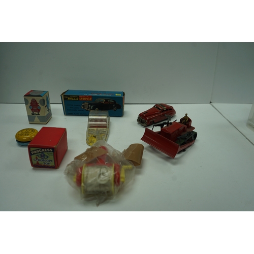 408 - Collection of vintage toys including a Rolls-Royce car replica, Progress Gyroscope Top, Yo-Yo, robot... 