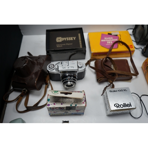 419 - Collection of vintage cameras and accessories including Kodak Instamatic 192, Kodak disc 3600, Polar... 