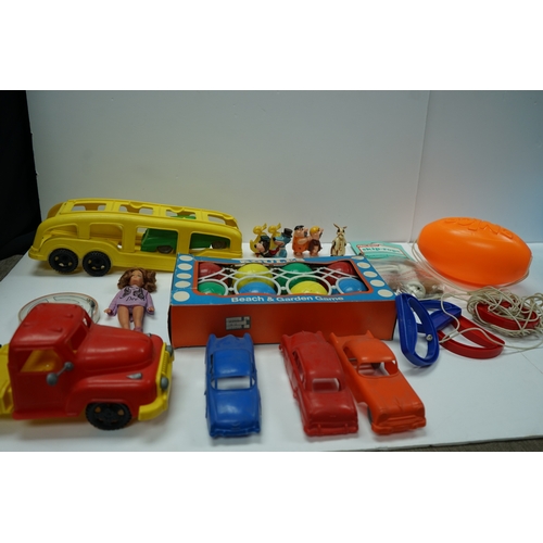 423 - Collection of vintage toys