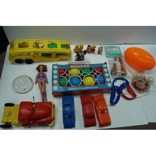 423 - Collection of vintage toys