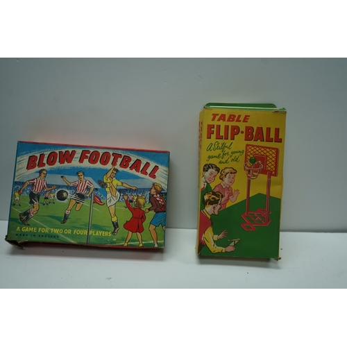 447 - Collection of vintage games including 