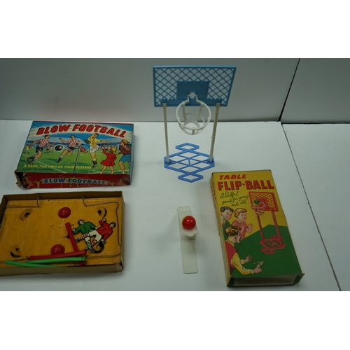 447 - Collection of vintage games including 