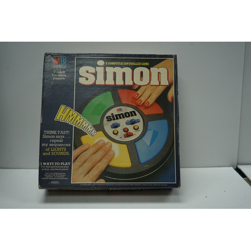 461 - MB Electronics Simon electronic memory game. 1978 edition.