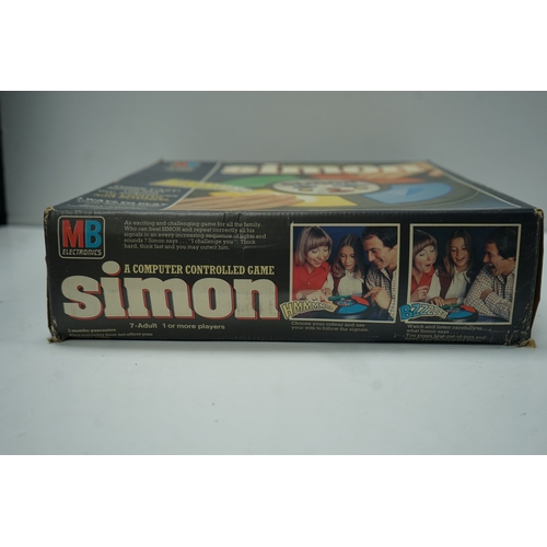 461 - MB Electronics Simon electronic memory game. 1978 edition.